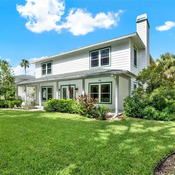 ESTATE-STYLE HOME IN DESIRABLE WILDWOOD PARK