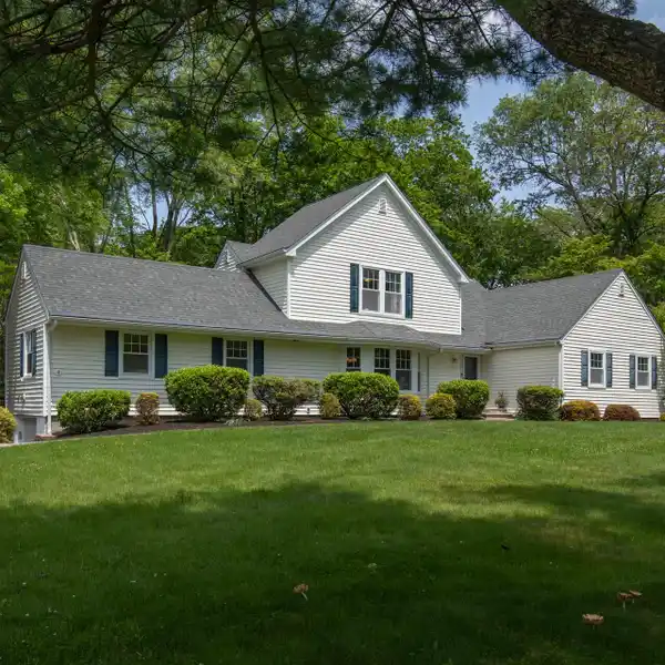 MOVE-IN READY COLONIAL IN BASKING RIDGE