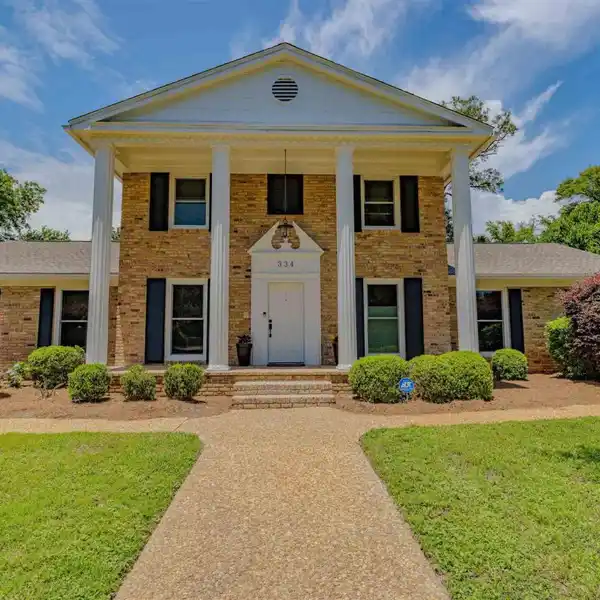 CHARMING SOUTHERN STYLE TRADITIONAL