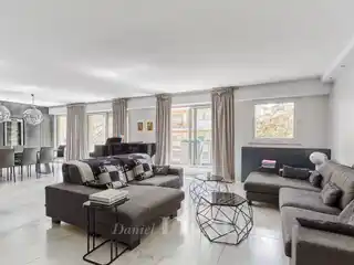 Spacious Family Apartment Overlooking Peaceful Gardens