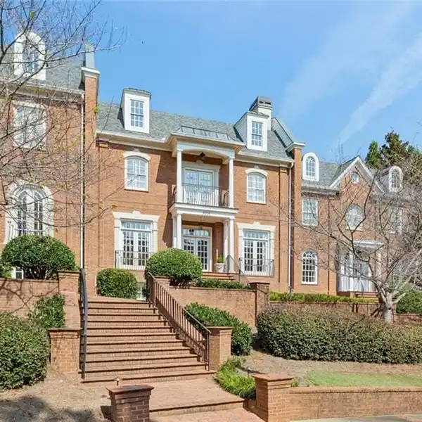 FABULOUS TOWNHOME IN VININGS