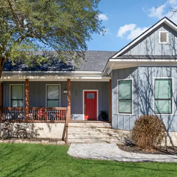 RARE GEM ON BEAUTIFUL CIBOLO CREEK
