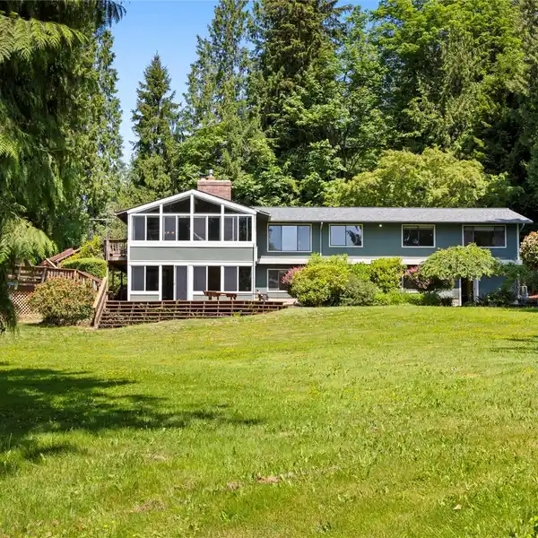 UPDATED ESTATE WITH STUNNING VIEWS