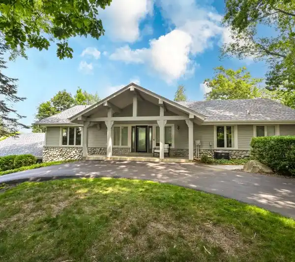 FULLY RENOVATED LAKEFRONT RESIDENCE