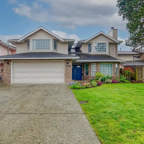 WELL-MAINTAINED HOME IN POPULAR SAUNDERS