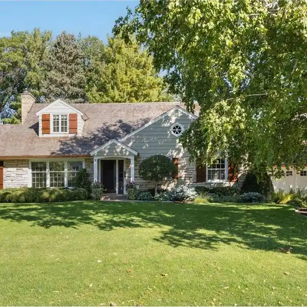 OUTSTANDING HOME IN GOLF TERRACE HEIGHTS