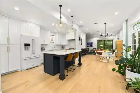 Gorgeous Jewel Box in a Boutique Community
