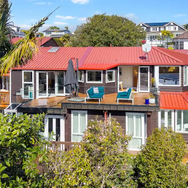 SUNSHINE, SECLUSION AND SPACE