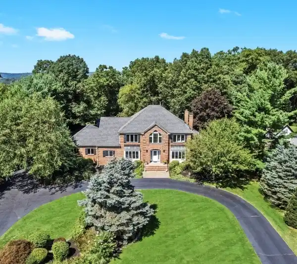 MAGNIFICENT PROPERTY IN A SOUGHT-AFTER NEIGHBORHOOD
