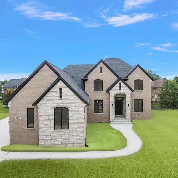 FANTASTIC BUILDING SITE IN PINEWOOD ESTATES