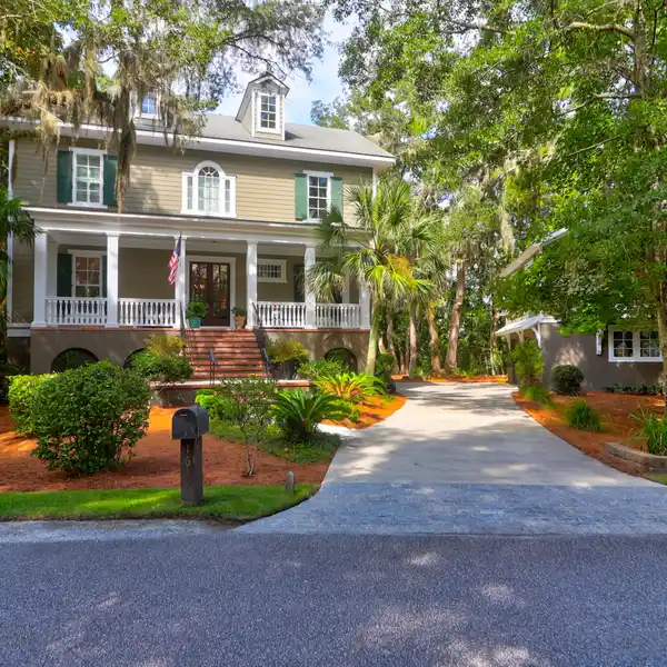 ELEGANT CLASSIC CHARLESTON-STYLE LOWCOUNTRY HOME