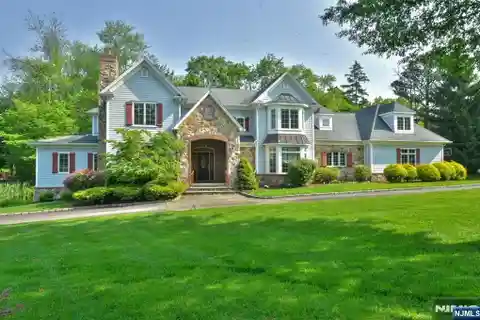 Stately Colonial Home in a Peaceful Setting