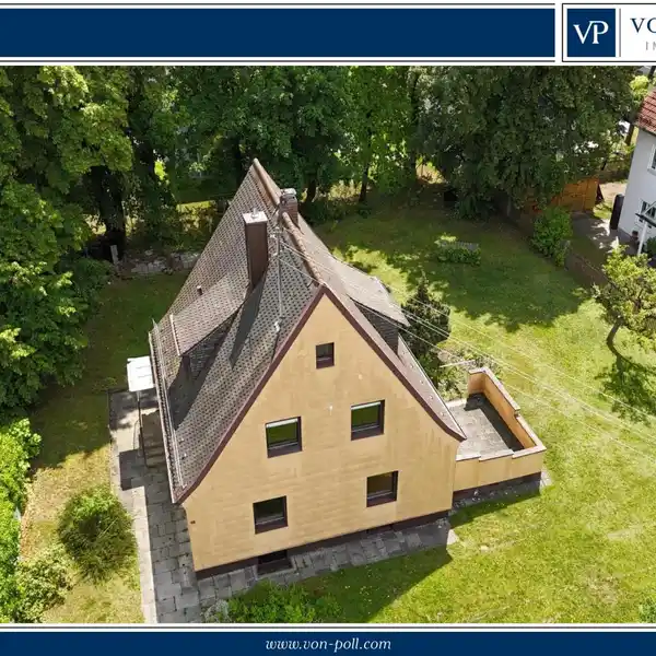 SPACIOUS BUILDING PLOT WITH APPROVED HOME PLANS