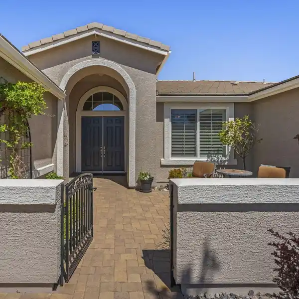 SERENITY MEETS STYLE IN THE HEART OF SOMERSETT