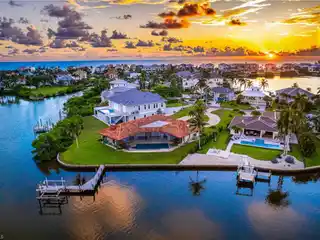 Beautiful Coastal Contemporary Estate