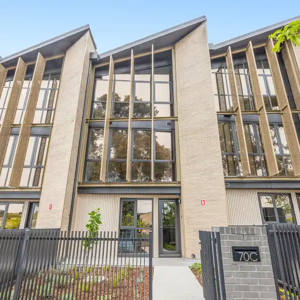 BOUTIQUE TOWNHOUSE WITH CHIC DESIGN