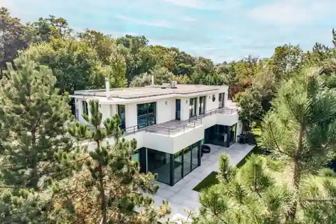 Bright and Beautiful Home with Self-Contained Apartment