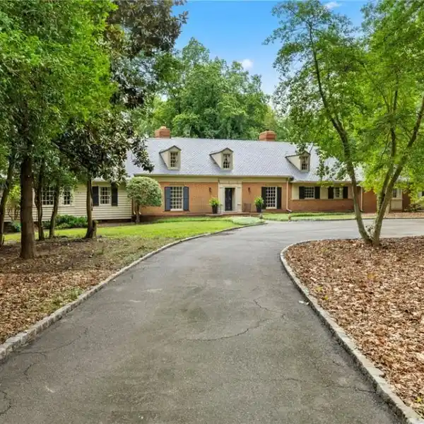 STUNNING AND EXPANSIVE BRICK HOME IN RICHMOND