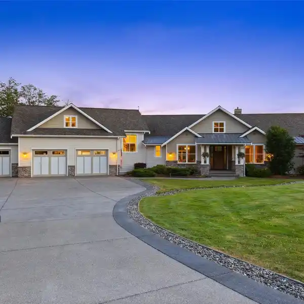 GREAT HOME WITH BREATHTAKING VIEWS OF THE MOUNTAINS AND SOUND