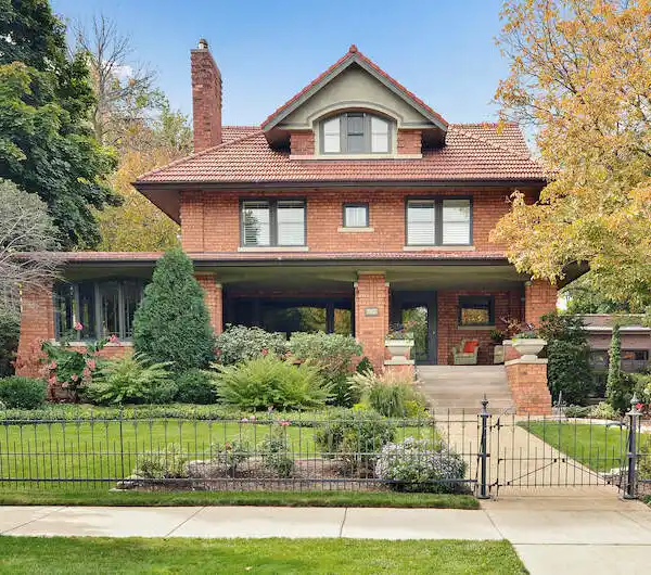 LANDMARK HOME ON A PRESTIGIOUS STREET