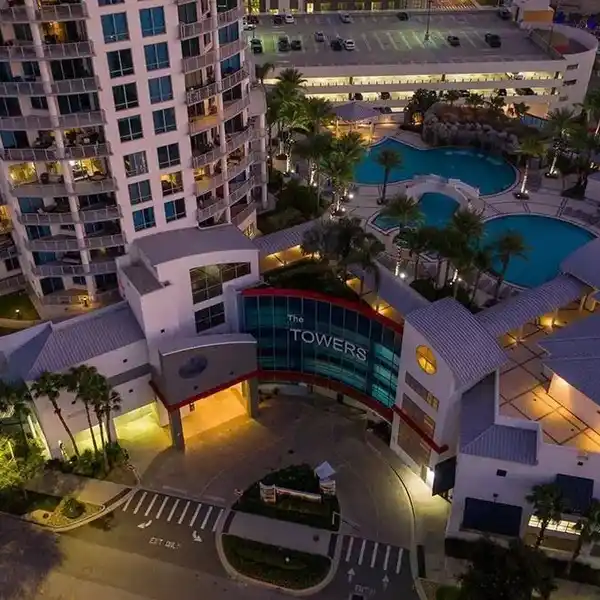 FLORIDA SKY-HIGH LIVING WITH RESORT AMENITIES