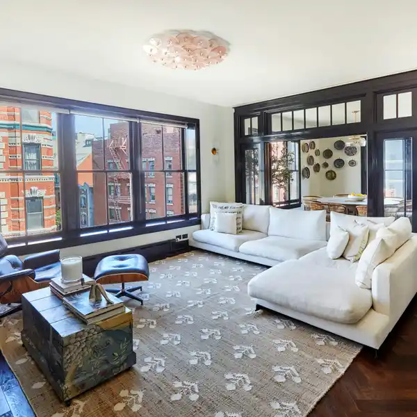 METICULOUSLY DESIGNED HOME IN A DISTINGUISHED BOUTIQUE CONDOMINIUM