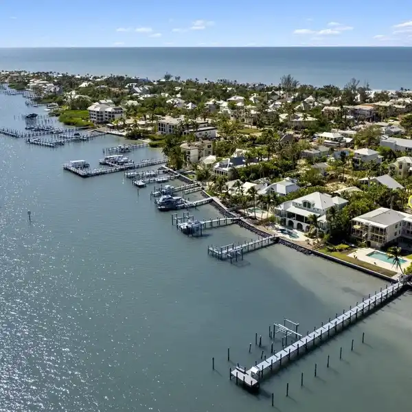 SPECTACULAR BAYFRONT VISTAS