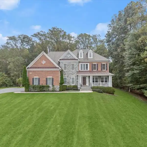 IMMACULATE WINCHESTER BELMONT HOME IN RIVERWOOD COMMUNITY