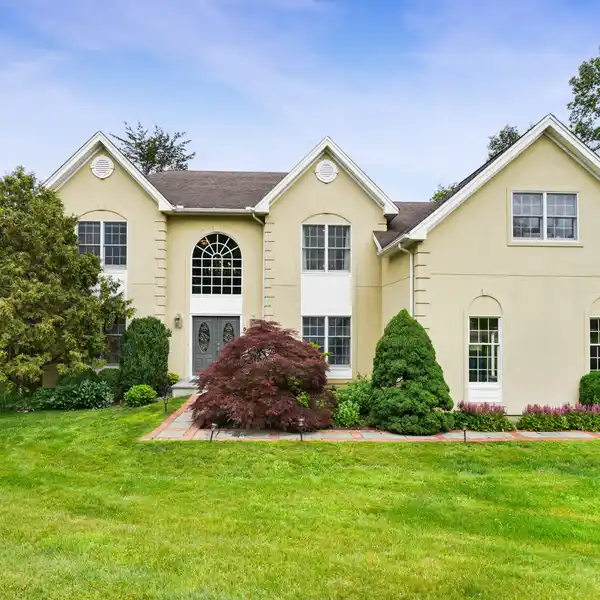 EXCEPTIONAL HOME IN SALEM CHASE