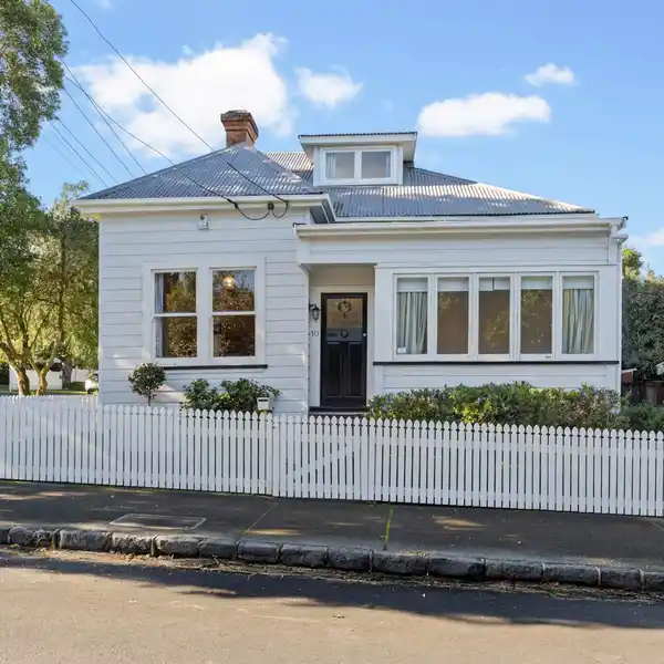 SUNNY CORNER HOME FULL OF CHARACTER