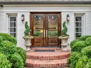 Renovated One-Level Residence in Belle Meade