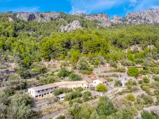 Exclusive Property in a Unique Enclave