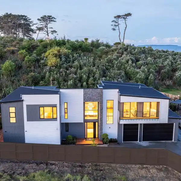 ELEVATED AND ULTRA-PRIVATE ARCHITECTURAL MASTERPIECE