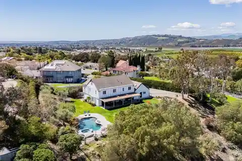 Modern Luxury with Breathtaking Scenery