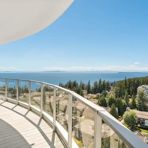 THE PINNACLE OF LUXURY HIGH-RISE LIVING IN WHITE ROCK