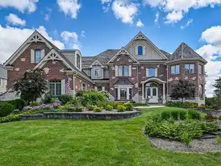 Bespoke Estate Defined by Timeless Elegance