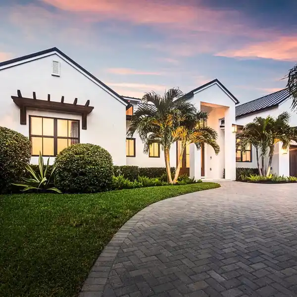 MODERN LUXURY MEETS EFFORTLESS CANAL-FRONT NAVIGATION