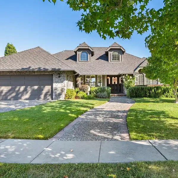 SINGLE-STORY EASTSIDE ESTATES HOME