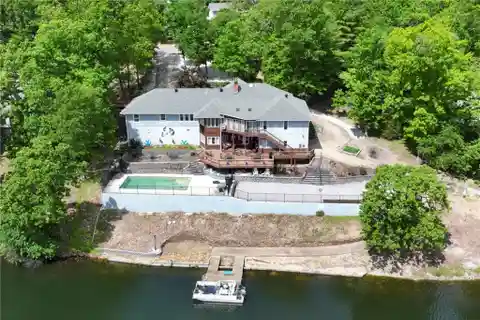 Beautiful Lakefront Home in Bella Vista
