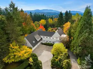 Majestic Estate W/stunning Cascade Views