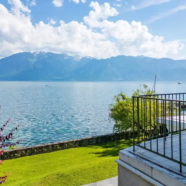 CHARMING HOME WITH EXCEPTIONAL WATERFRONT LOCATION