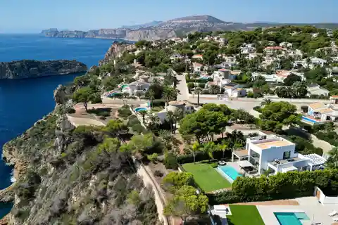 Luxury Villa in the Prestigious Area of La Siesta