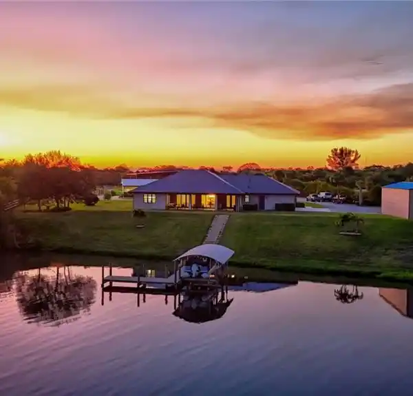EXQUISITE EQUESTRIAN PROPERTY AND COUNTRYSIDE PROPERTY