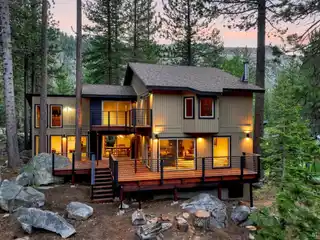 Riverside Retreat Nestled in Nature's Embrace
