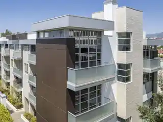 Modern Luxury Townhome in the South Lake Avenue District