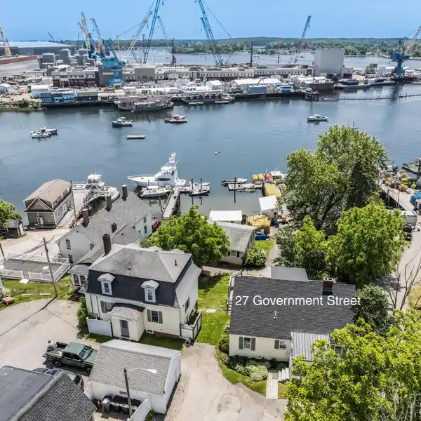 CAPE STYLE HOME IN THE HISTORIC WALLINGFORD SQUARE DISTRICT