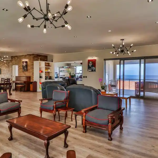 ELEGANT RETREAT WITH PANORAMIC COASTAL VISTAS