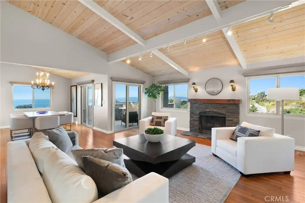 Beautifully Designed Townhome