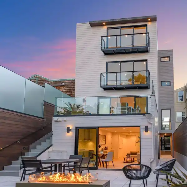 FOUR-LEVEL CONTEMPORARY PROPERTY IN THE HEART OF NOE VALLEY