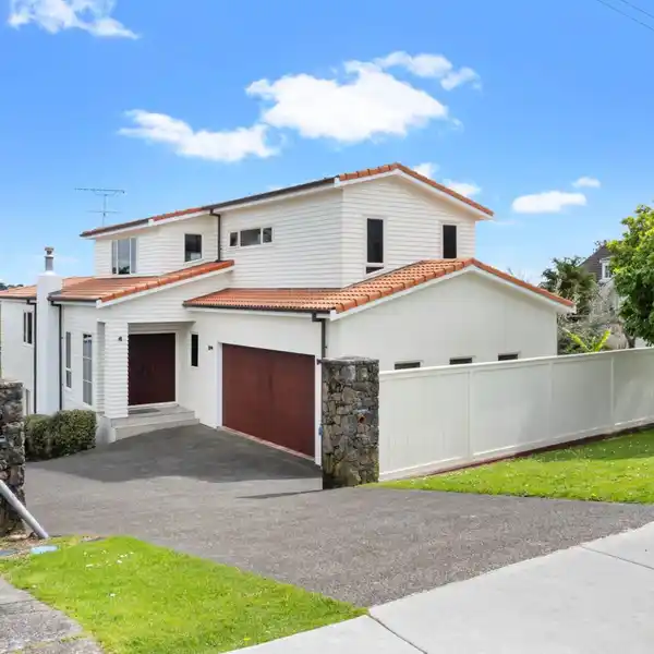 IDEAL MULTI-GENERATIONAL FAMILY HOME